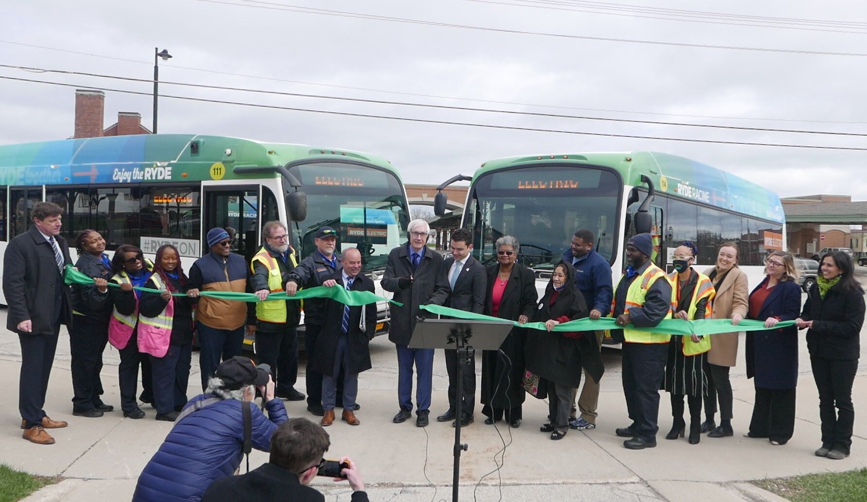 Ribbon cutting for RYDE Racine's new electric buses